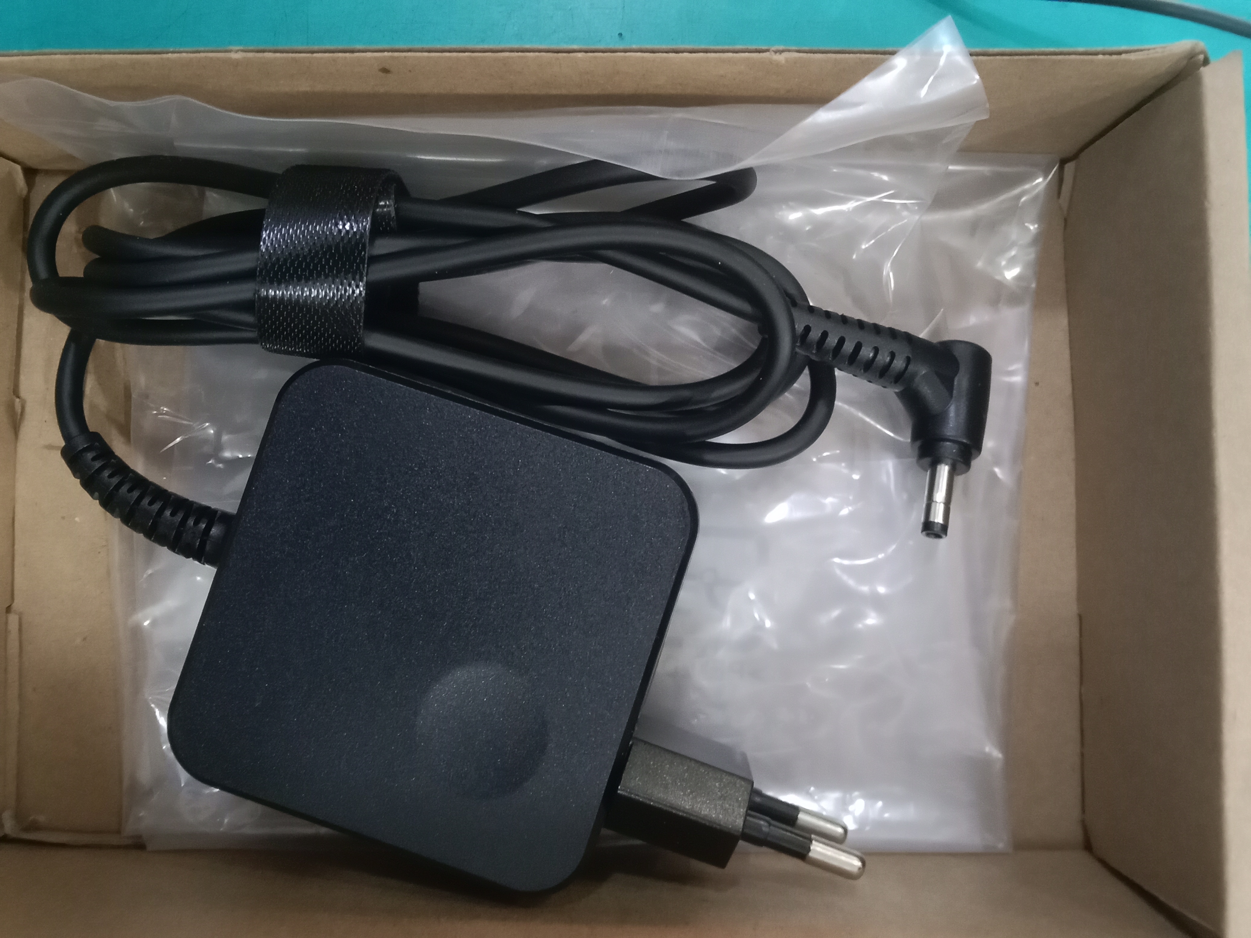 CHARGER LENOVO KEPALA KECIL 20V.2.25A, 4.0x1.7MM